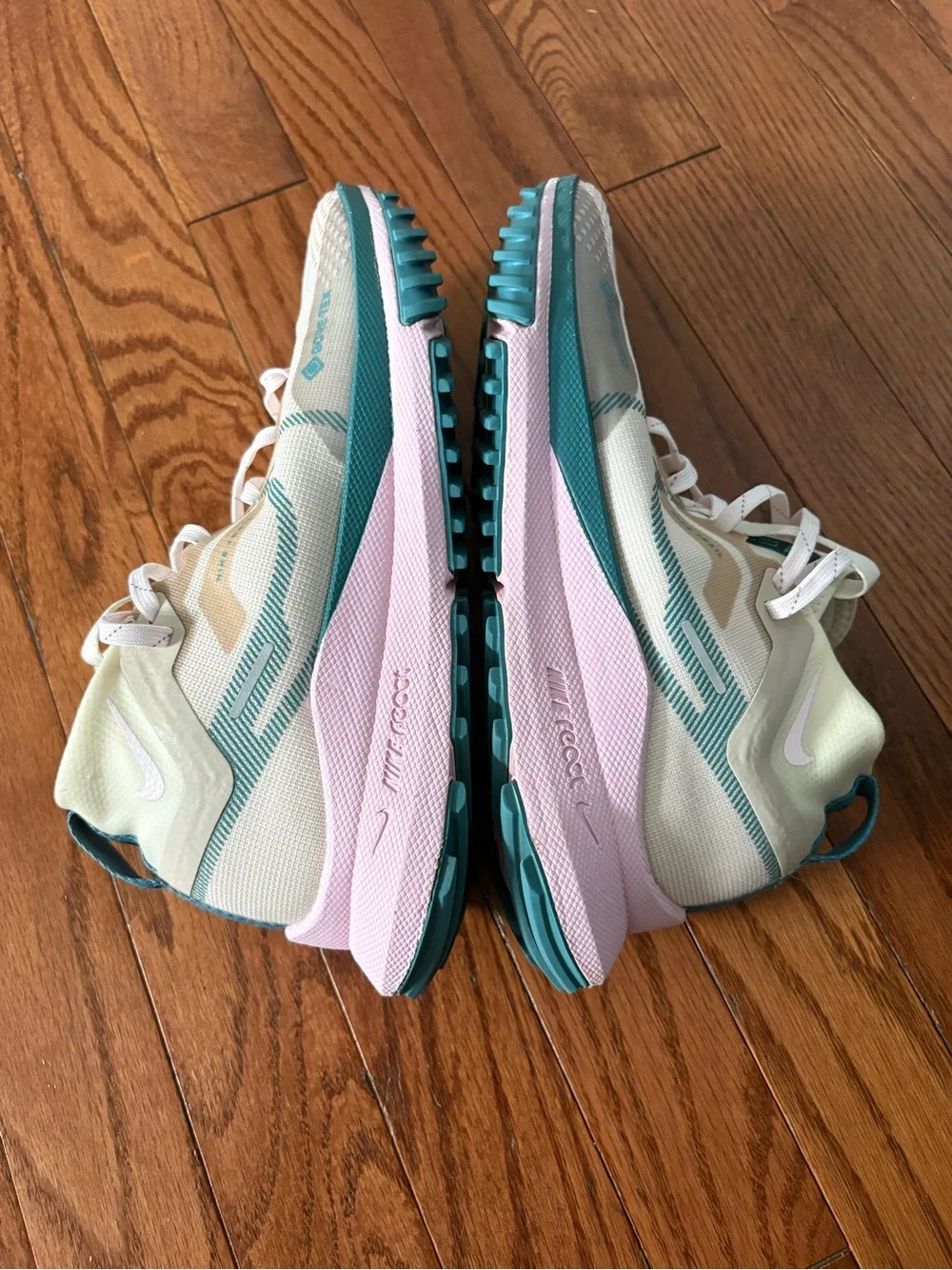 Nike Wmns 8 React Pegasus Trail 4 GORE-TEX Sanddrift Pearl Pink DJ7929-100